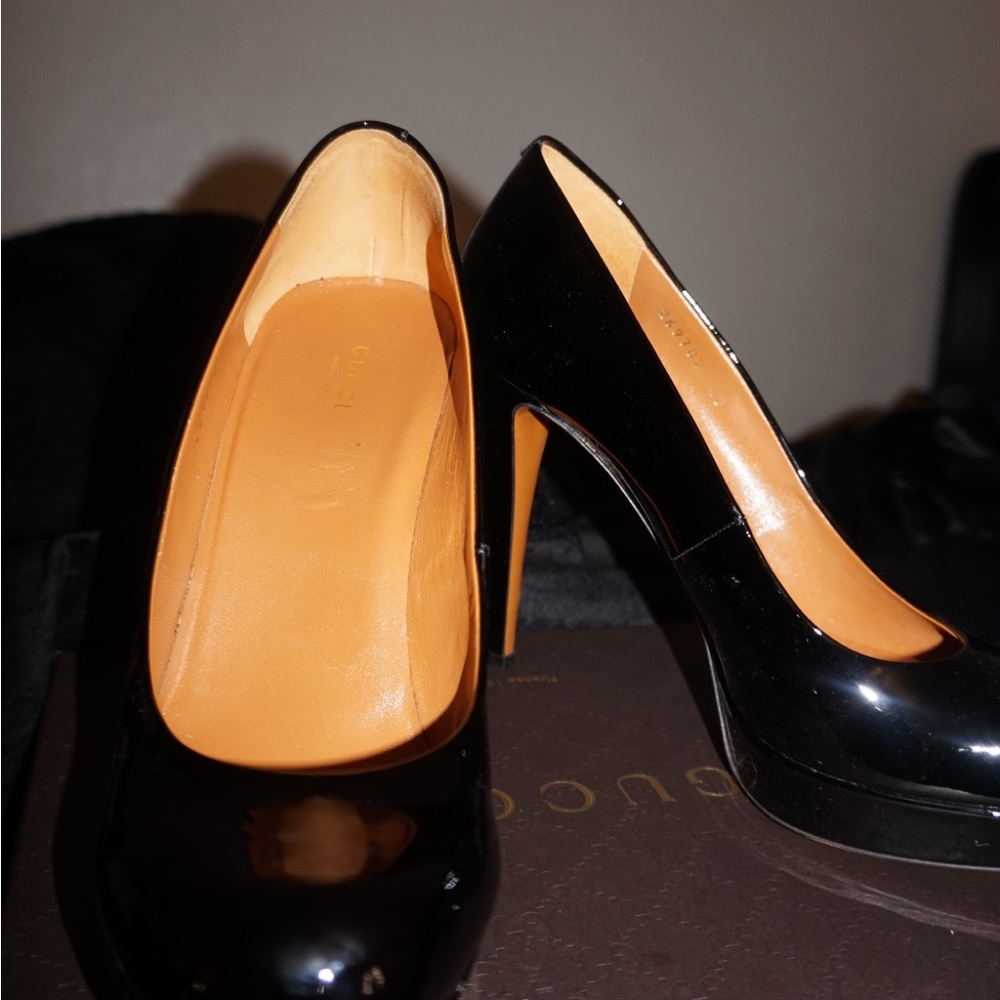 Gucci Vernice Crystal Pumps